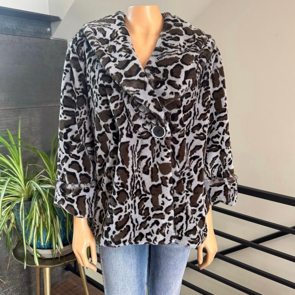 VTG Live A Little Faux Fur Leopard Print Jacket XL Gray Brown Plush Cropped Coat